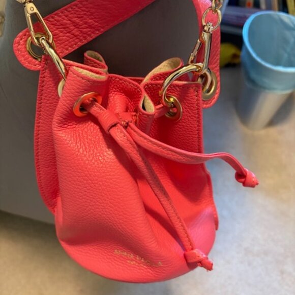 Anna Paola Bucket HAndbag - Picture 1 of 3